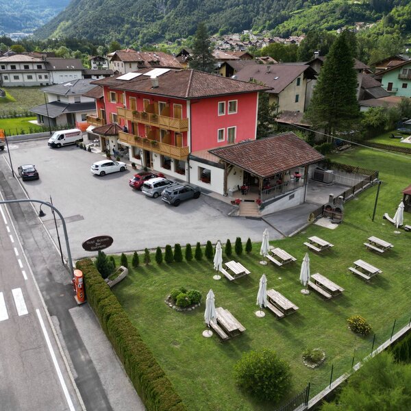 Esterno Hotel Dolomiti Saone